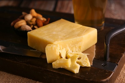 Oscar Wilde Aged Irish Cheddar