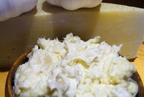 DLM Garlic Asiago Cheese Spread