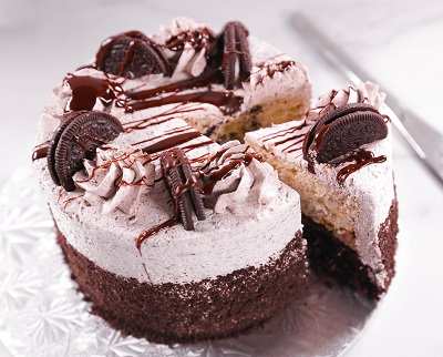 Cookies & Cream Fudge Cake
