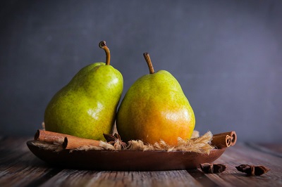 Green Bartlett Pears (sold by weight)